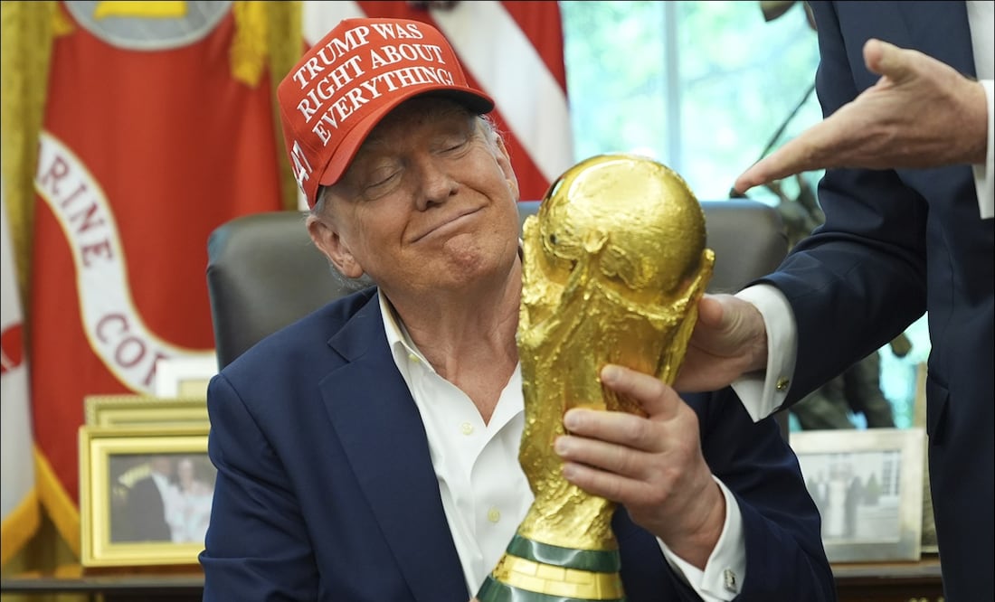 Donald Trump, presidente de Estados Unidos, desea que la copa de la FIFA se quede en estados Unidos. FOTO: AP