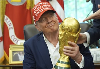 Advierten que Donald Trump levantará el trofeo del Mundial 2026