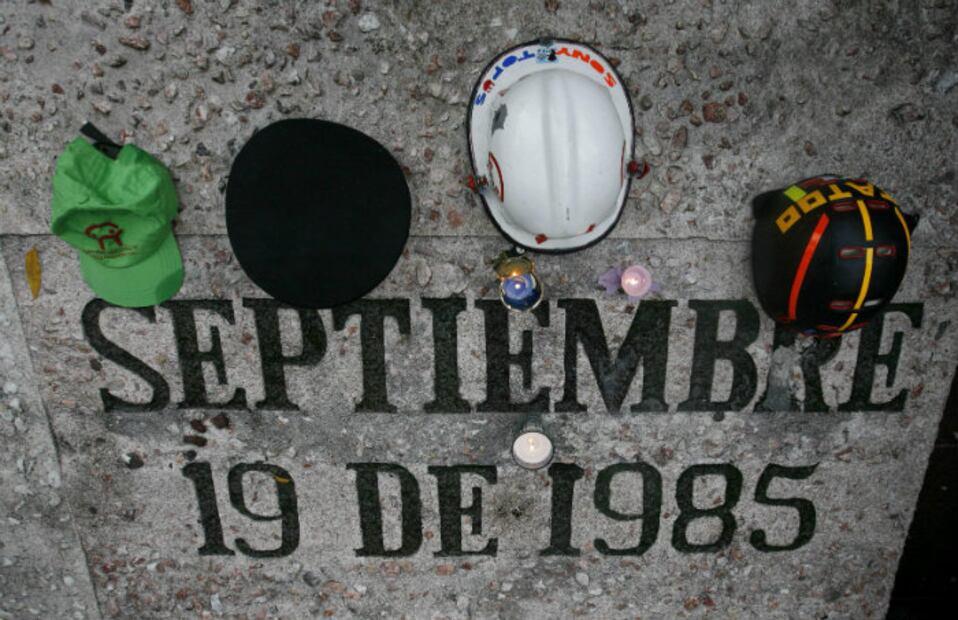 Entre escombros y peligro... ¡Así es la vida de los topos mexicanos!