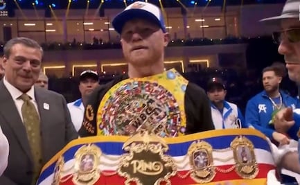 Canelo Álvarez y el cinturón millonario que le dieron tras ganar su pelea en Arabia Saudita