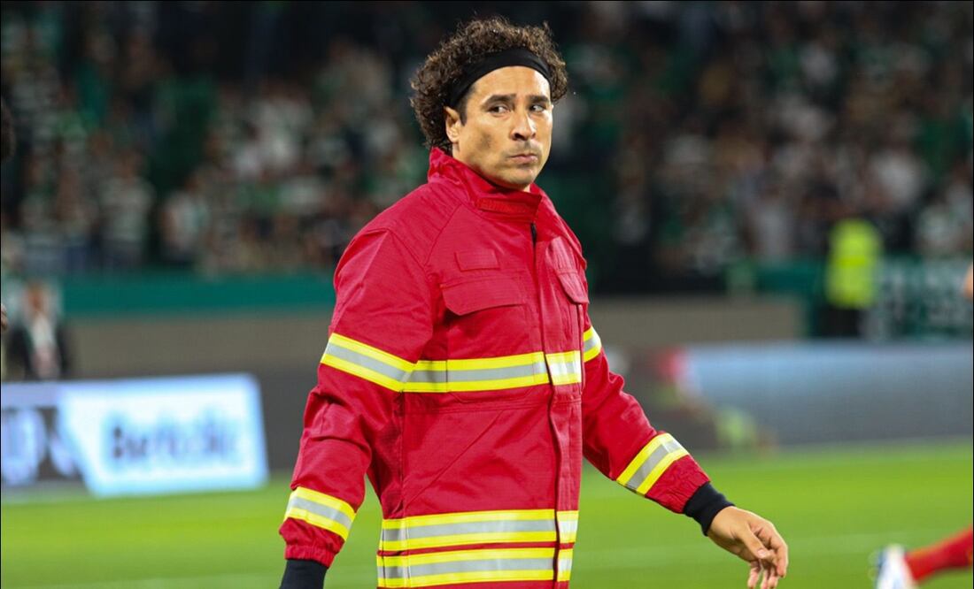 Guillermo Ochoa, previo a un partido con el AVS Futebol SAD. FOTO: @afs_viladasaves