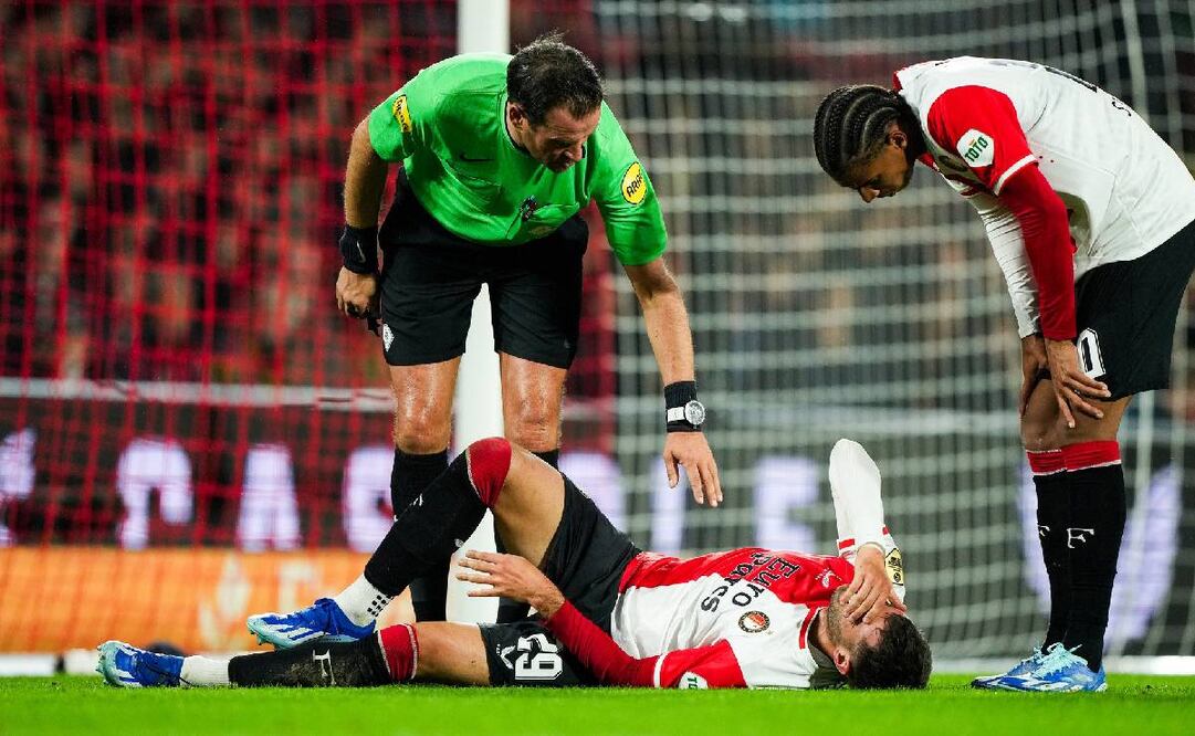 Santiago Giménez es duda para el juego de Champions League del Feyenoord. Foto: @Feyenoord