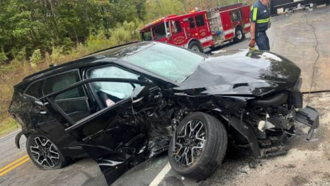 Así quedó la camioneta en la que iban la esposa de Daniel Suárez, su madre y suegra. Foto: Especial