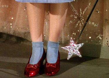 ¿Mágicos, únicos o de época? El papel del calzado en el cine