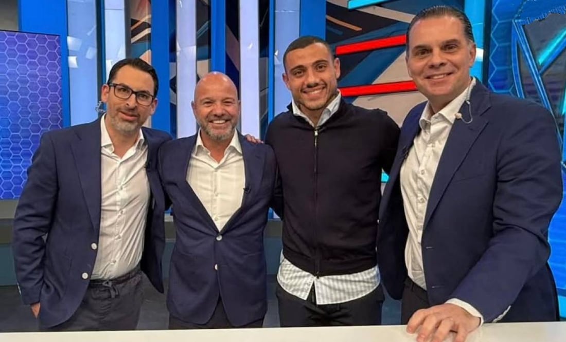 Giorgos Giakoumakis fue entrevistado por Christian Martinoli, Luis García y Álvaro López Sordo en ‘Los Protagonistas’. Foto: Especial