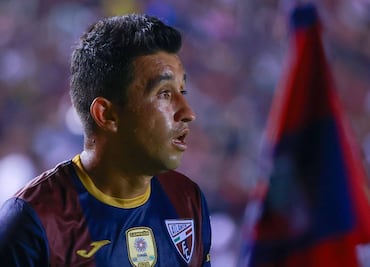 De la gloria del título, hasta la prisión: El Hobbit Bermúdez, una carrera llena de polémica