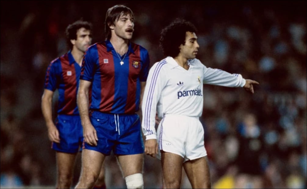 Hugo Sánchez, durante un partido del futbol español ante el Barcelona. FOTO: Instagram Hugo Sánchez