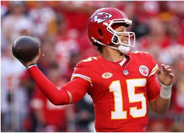 Mahomes consigue cuatro envíos de anotación en triunfo de Chiefs sobre Chargers