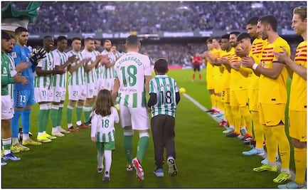 ¡Andrés Guardado fue despedido entre honores del Betis! Compañeros y jugadores del Barça lo aplaudieron