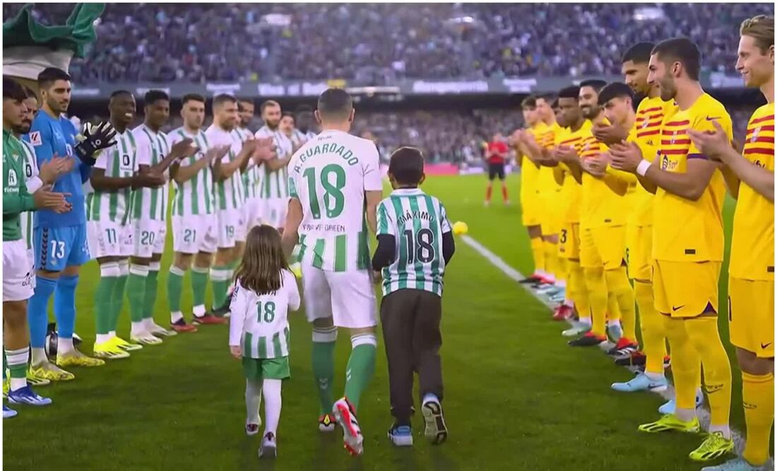 Andrés Guardado en su homenaje de despedida del Betis ante Barcelona / FOTO: AP