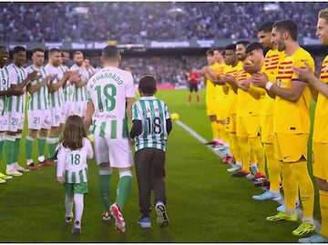 ¡Andrés Guardado fue despedido entre honores del Betis! Compañeros y jugadores del Barça lo aplaudieron
