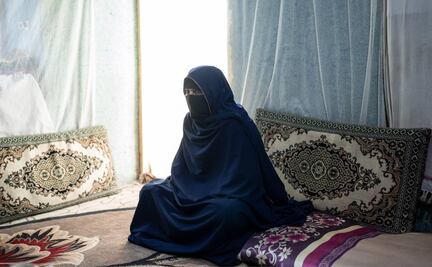 Talibanes prohíben a las mujeres de Afganistán realizar viajes largos