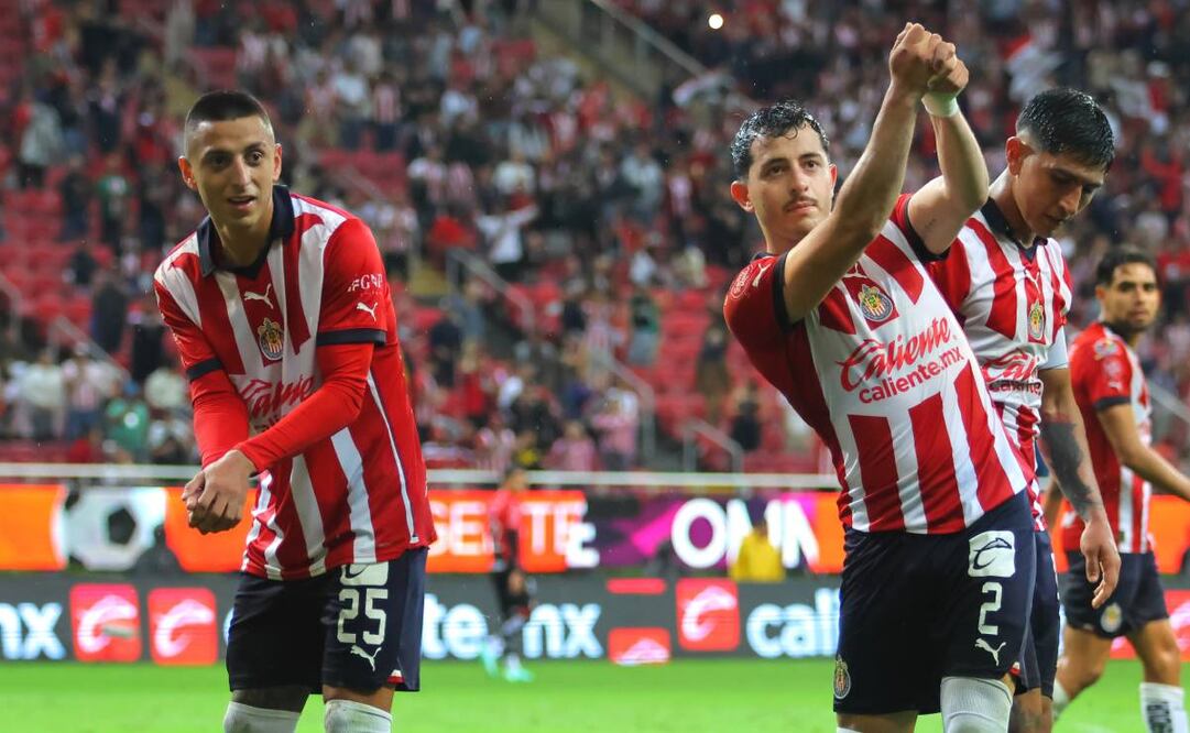 Alan Mozo se burló de lo que pasó entre el Piojo Alvarado y los reporteros que estaba en una conferencia de Chivas. Foto: Imago7