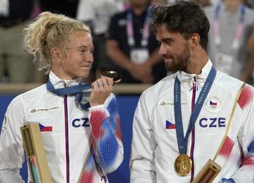 Pareja de dobles mixtos consigue el oro en Paris 2024 a pesar de terminar su relación