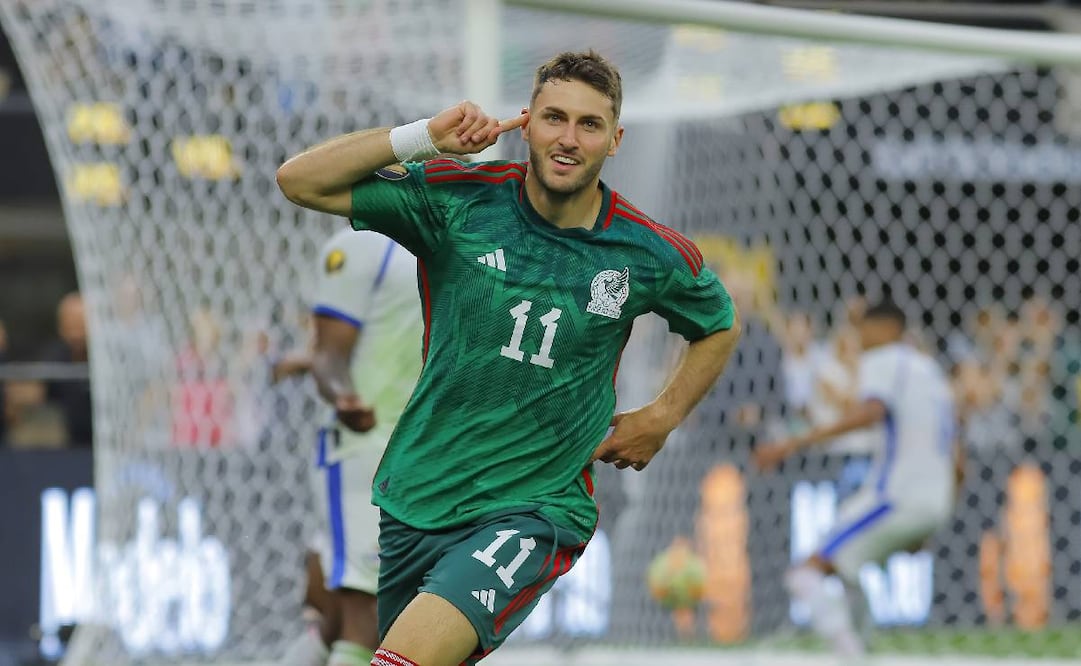 Santiago Giménez celebrando con la Selección Mexicana. Foto: Imago7