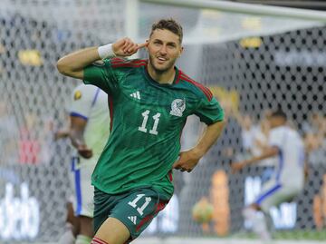 ¡Su gran oportunidad! Santiago Giménez tiene una prueba de fuego ante Alemania