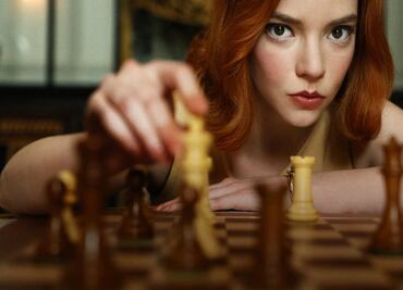 “The Queen's Gambit”: la jugada de ajedrez que da origen a la exitosa miniserie de Netflix