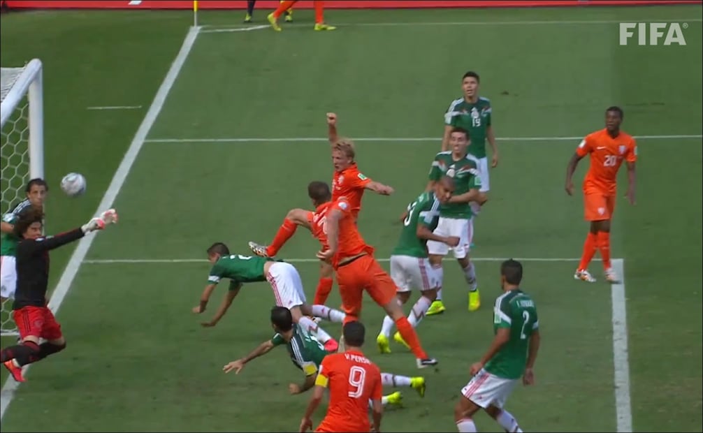 La atajada de Guillermo Ochoa a De Vrij / Foto: Captura de pantalla