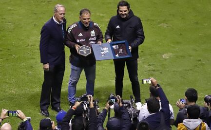 Alberto García Aspe recibe homenaje por la Selección Mexicana