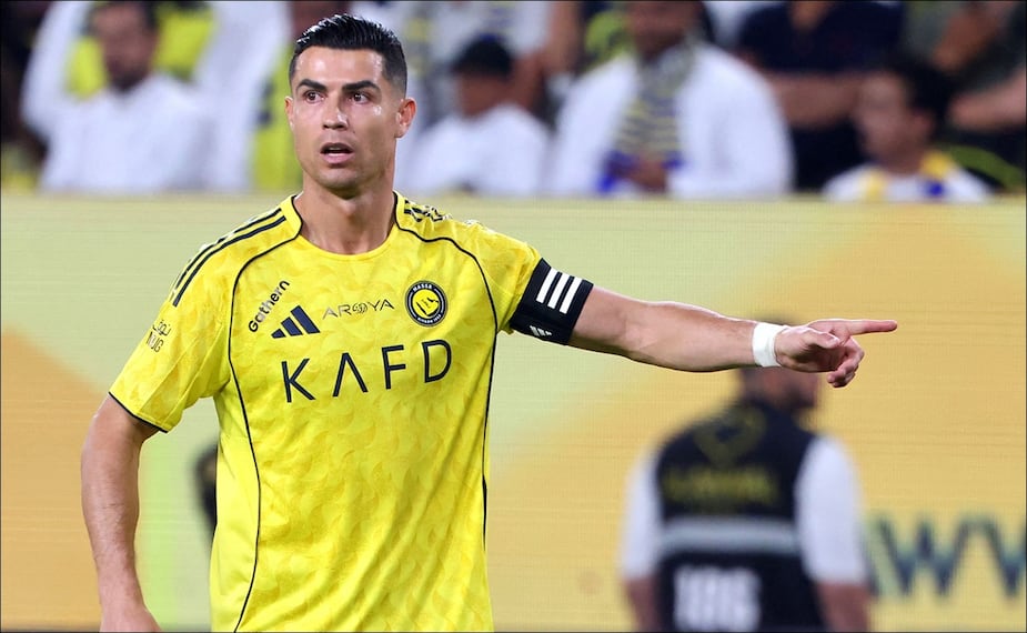 El delantero portugués del Al Nassr, Cristiano Ronaldo, reacciona durante el juego de la Saudi Pro League ante el Al-Najma en el Al-Awwal Park Stadium. FOTO: AFP