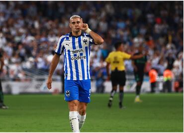 Rayados golea a Santos y asciende al subliderato de Liga MX