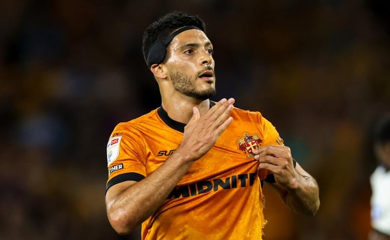 Raúl Jiménez anota en los últimos minutos de su regreso con el Wolverhampton en el Championship 