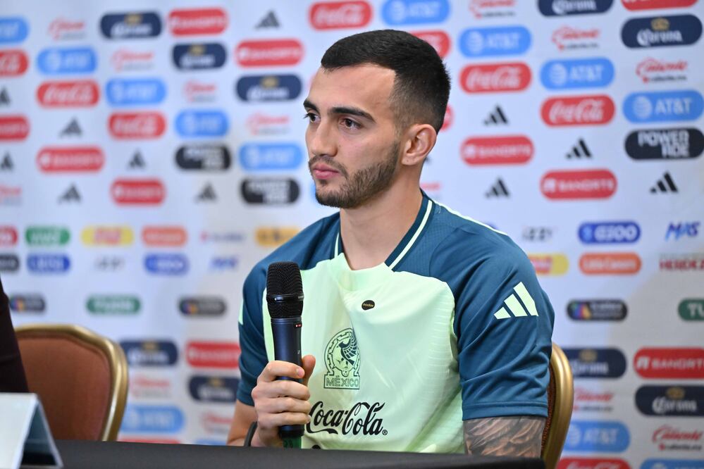 Luis Chávez en conferencia de prensa con la Selección Mexicana - Foto: Imago7