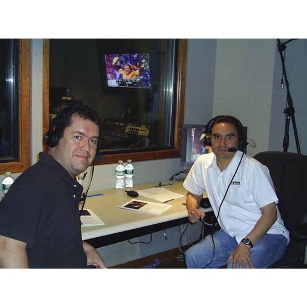 Javier Sahagún narró junto a Jorge Pietrasanta la lucha libre de WWE RAW. Foto: Especial