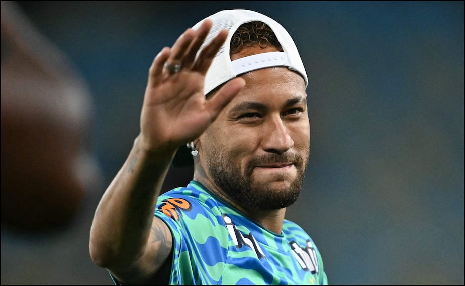 Neymar saluda a la afición durante un partido de la selección brasileña. FOTO: AFP