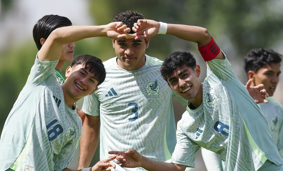 Alexei Domínguez y Elías Montiel celebran un gol con la Selección Mexicana Sub-20 | FOTO: Imago7