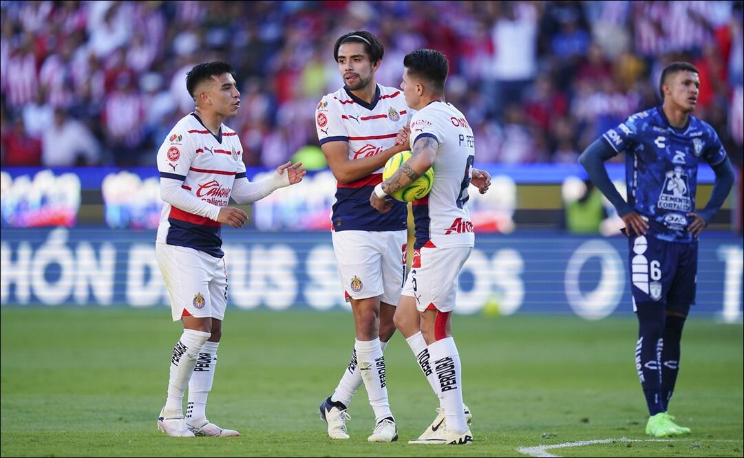 Jugadores de Chivas, durante un partido del Clausura 2024. FOTO: Imago7