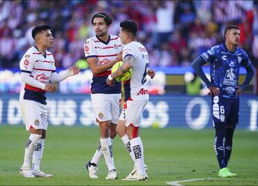 Captan a jugadores de las Chivas en plena fiesta en la Feria de San Marcos