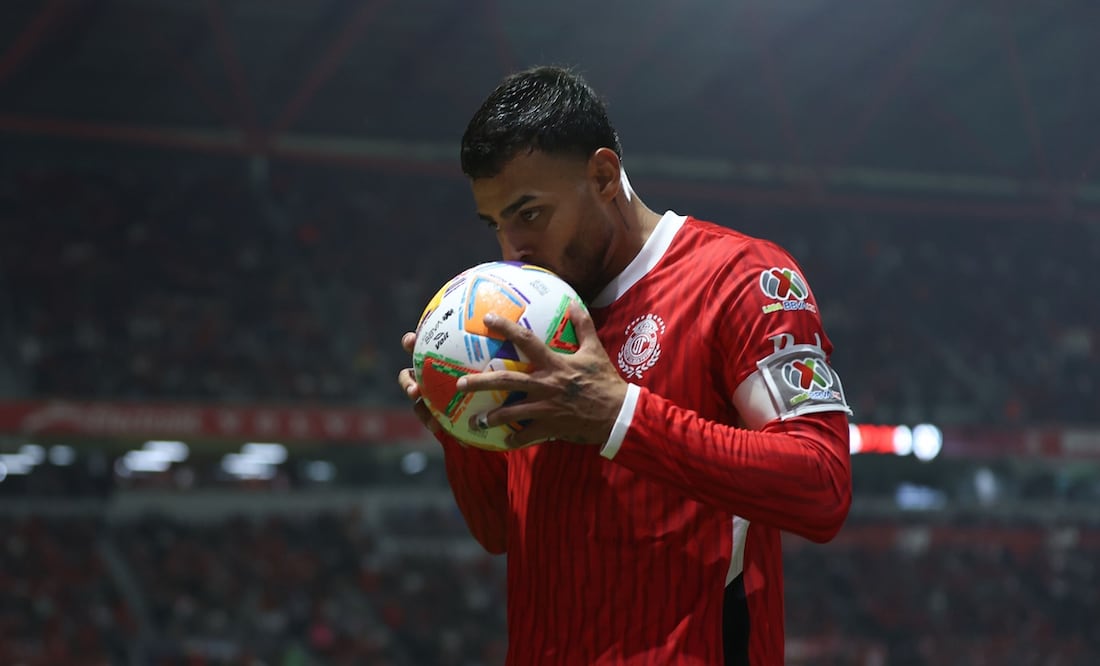 El atacante mexicano pasó por una gran crisis durante su paso por Chivas | FOTO: Imago7