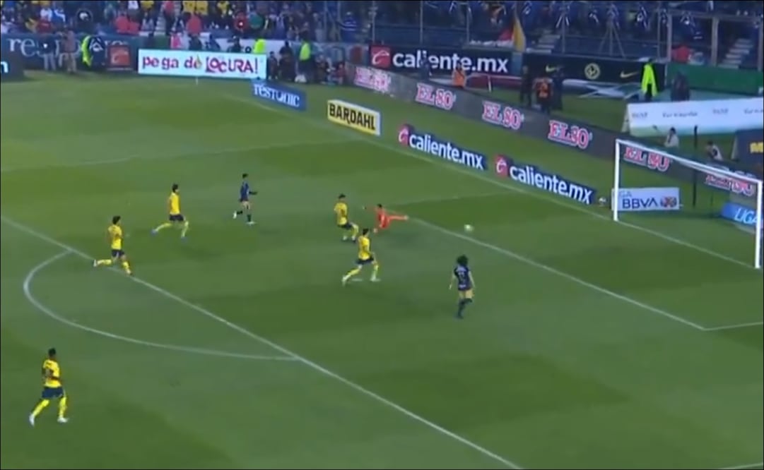 Piero Quispe remata dentro del área para poner el 1-0. FOTO: Captura