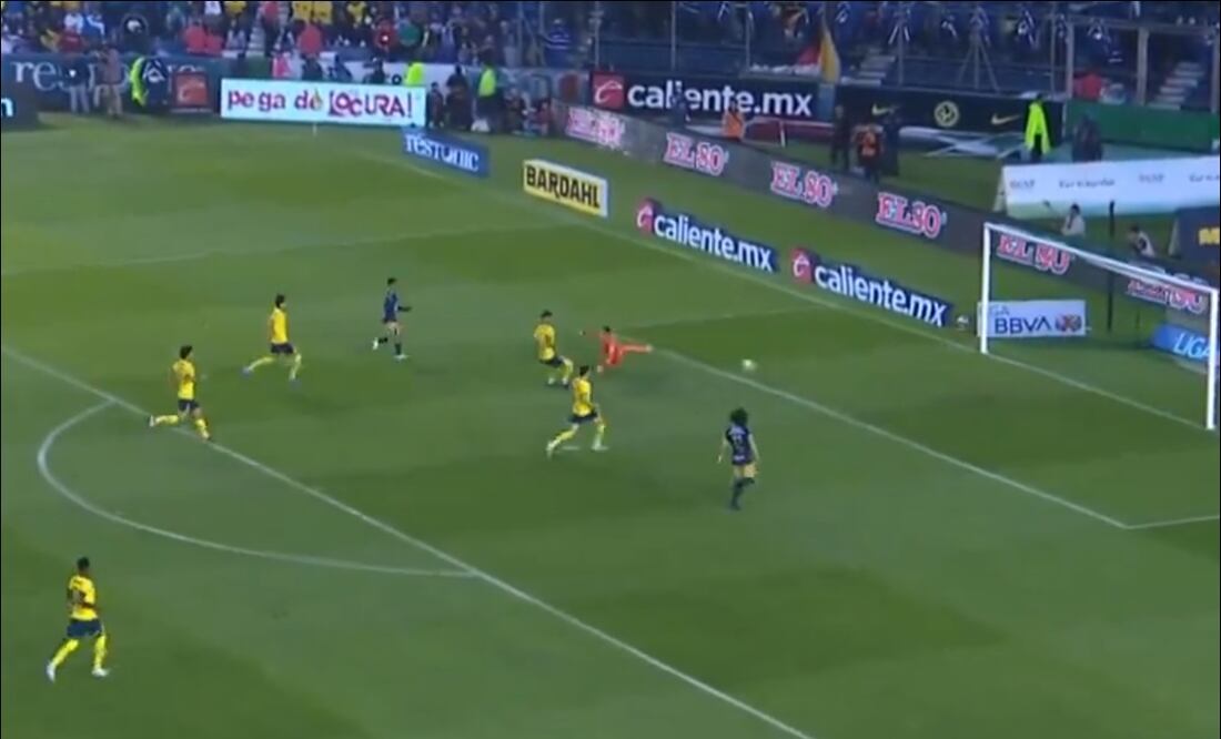 Piero Quispe remata dentro del área para poner el 1-0. FOTO: Captura