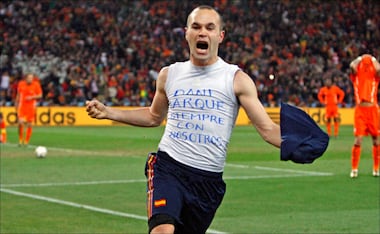 Andrés Iniesta festeja el gol contra Países Bajos en Sudáfrica / Foto: Especiales