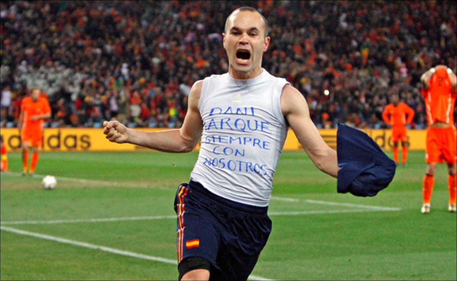 Andrés Iniesta festeja el gol contra Países Bajos en Sudáfrica / Foto: Especiales