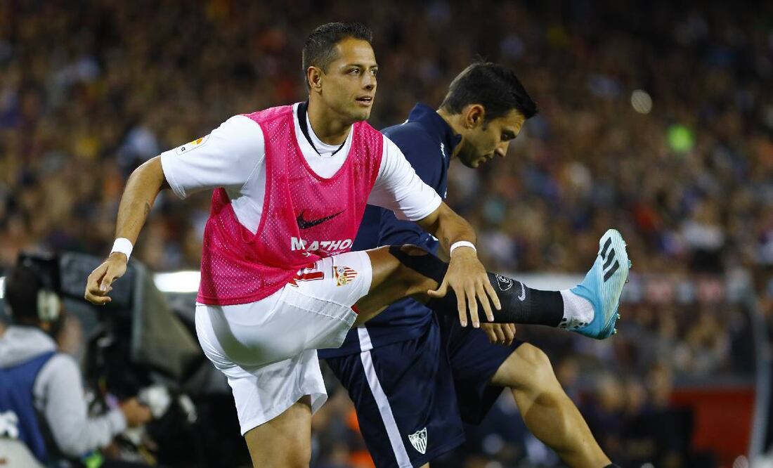 Chicharito Hernández negó que esté cerca de jugar con las Chivas. Foto: Imago7