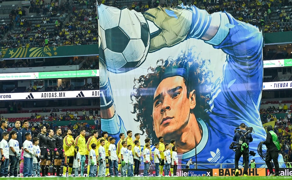 Guillermo Ochoa homenajeado en el Estadio Azteca / Foto: Imago7