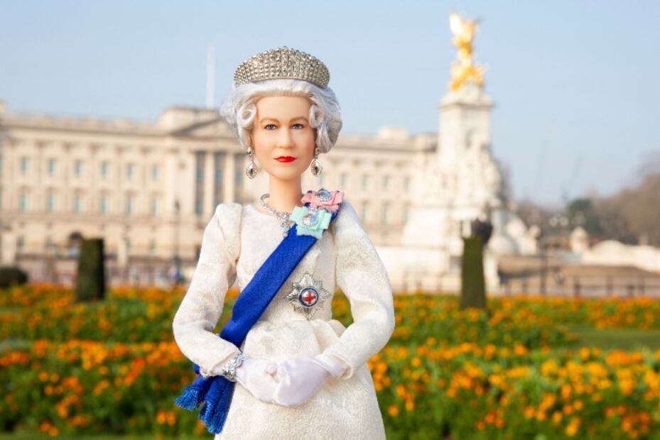 La reina Isabel II ya tiene su propia muñeca Barbie