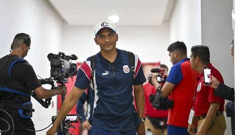 Tiba Sepúlveda y Chivas terminan de negociar, ¿Cuál será el futuro del central?