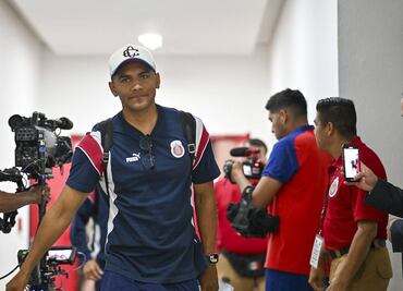 Tiba Sepúlveda y Chivas terminan de negociar, ¿Cuál será el futuro del central?