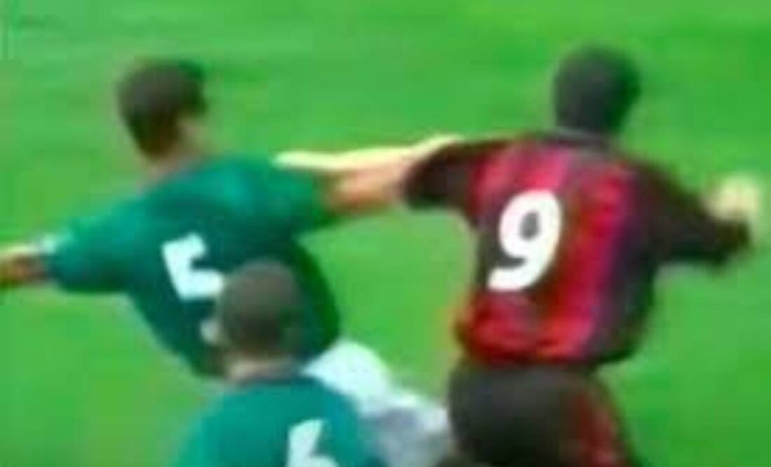 México se enfrentó al Milan como parte de su preparación previo al Mundial de Corea-Japón 2002. Foto: Especial