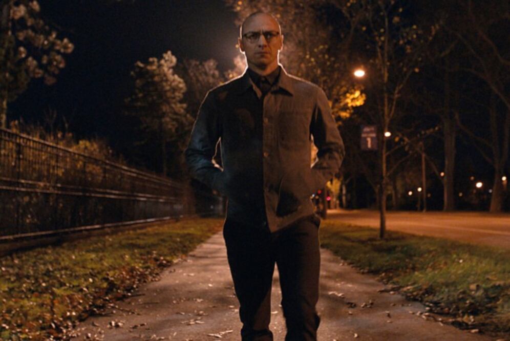 Un hombre con múltiples identidades secuestra a tres chicas, que deben encontrar el modo de escapar antes de que se apodere de él su más reciente y peligrosa identidad. (Foto: Netflix)