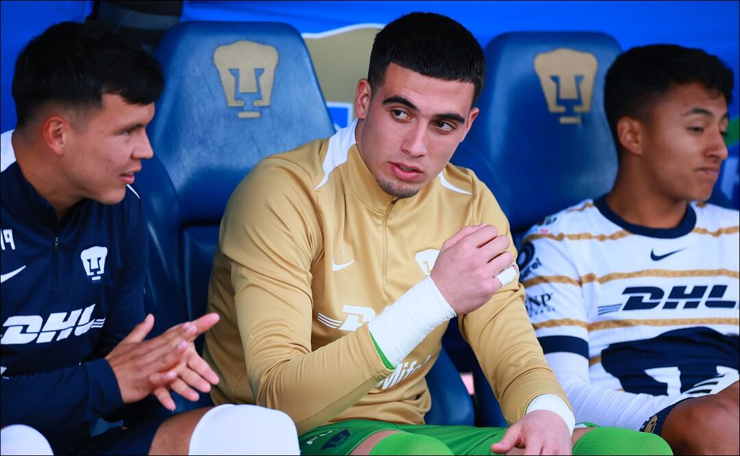 Conoce por qué Alex Padilla no fue titular y tuvo que presenciar el triunfo de Pumas sobre Necaxa / FOTO: Imago7