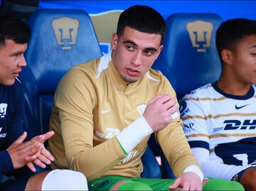 ¿Por qué no fue titular? Alex Padilla tuvo que ver la victoria de Pumas sobre Necaxa desde la banca