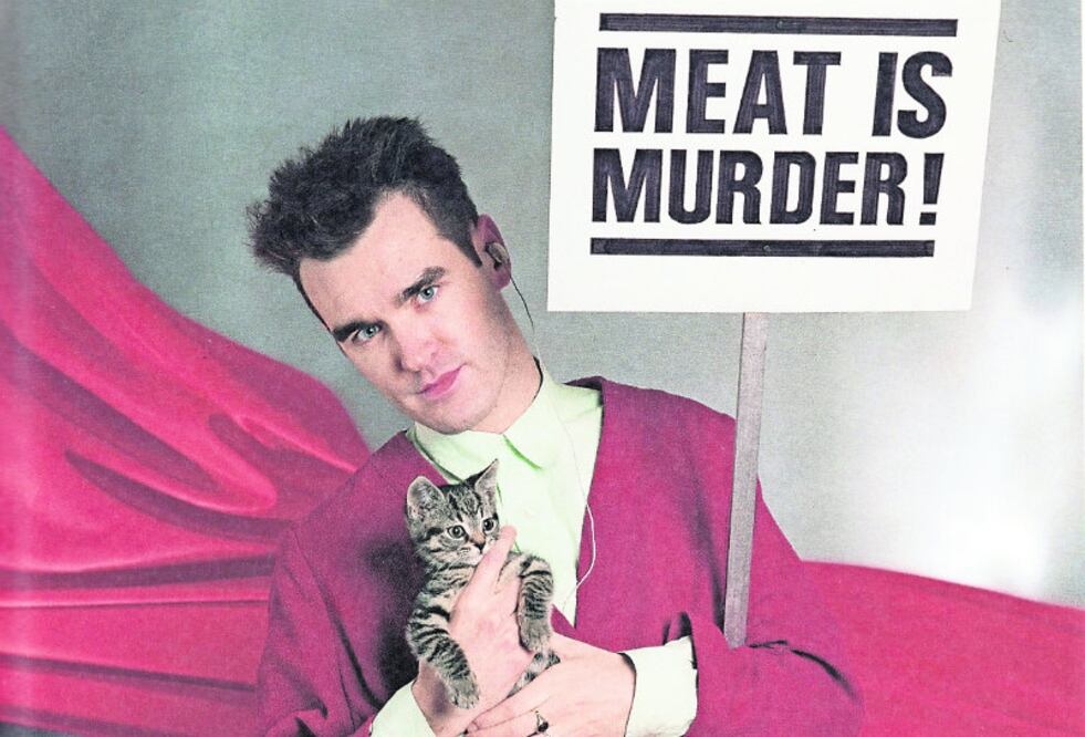 En 2009, el cantante abandonó el escenario del Festival Coachella luego de percibir el olor de hamburguesas. “El aroma de los animales quemándose me hace sentir enfermo. Puedo oler la carne quemándose...y le pido a Dios que sea humana”. (Foto: AP)