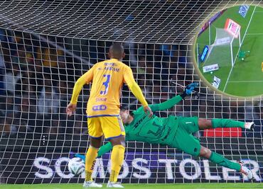 Julio González está impasable y se lució con un atajadón que evitó el gol de los Tigres