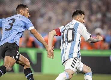 VIDEO: Sebastián Cáceres anuló a Messi y se ganó el reconocimiento de la afición