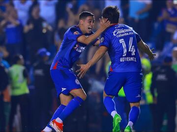 Cruz Azul mantiene su sueño por la décima tras vencer 4-2 en el marcador global a los Pumas